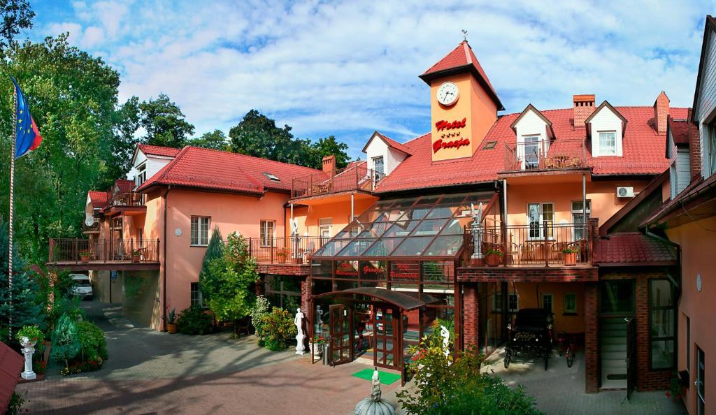 Hotel Gracja Ґожув-Велькопольський Екстер'єр фото